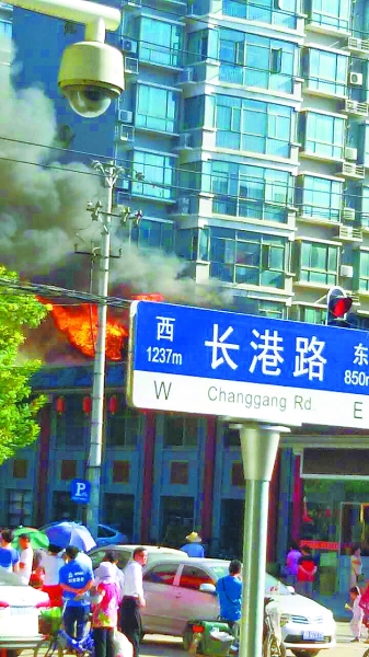 餐館煙通道起火。通訊員張玉 攝